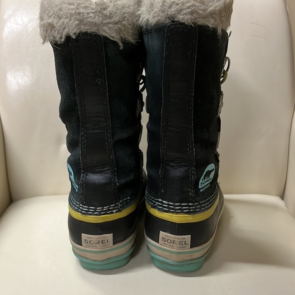Sorel boots - Picture 6 of 8